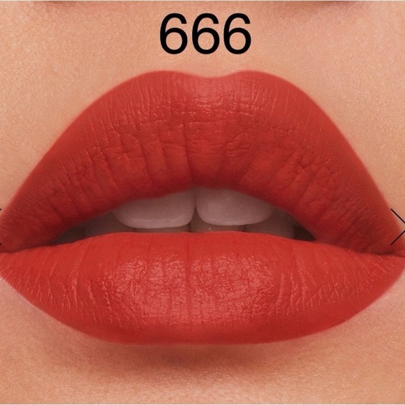 Estée Lauder Pure Color Matte Lipstick - Picture 3 of 6